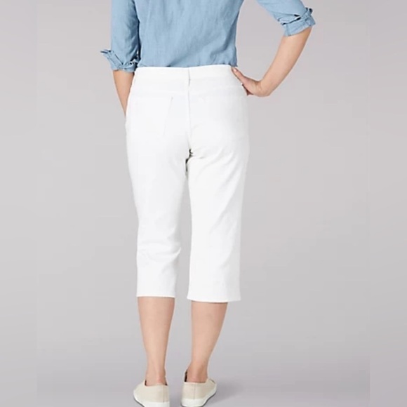 Lee Women's Relaxed Fit Capri Pants - Picture 4 of 5